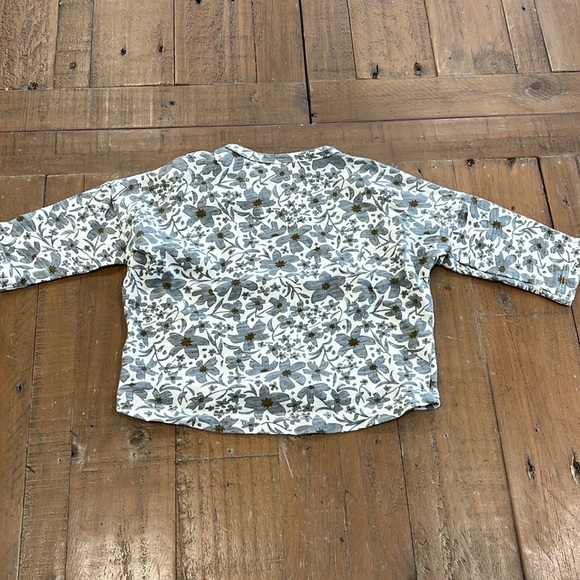 Rylee + cru gray floral long sleeve tee - Picture 6 of 6